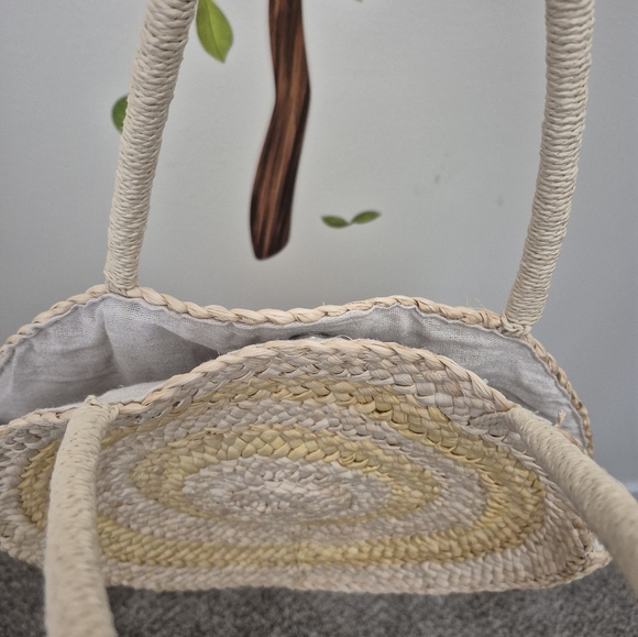 Straw Purse - Picture 4 of 6